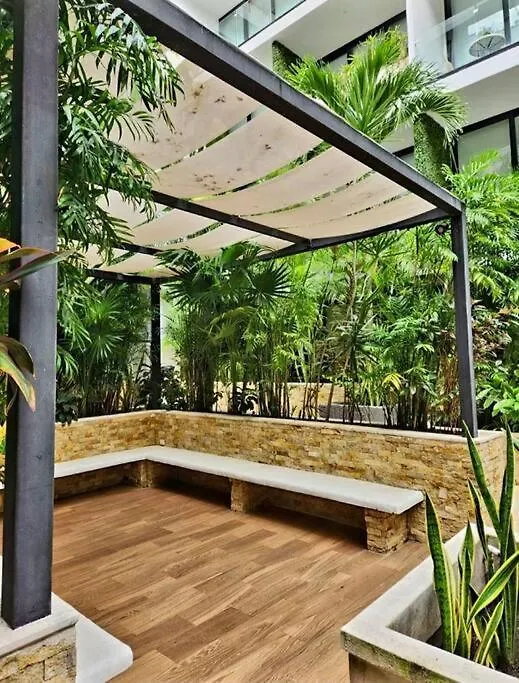 Stunning 1 Bdrm Condo Gym-Pool 10 Min To The Beach & Quinta Av Playa del Carmen Apartament