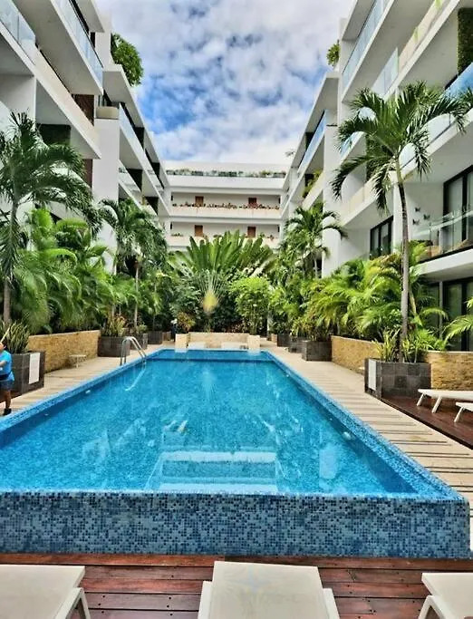 Stunning 1 Bdrm Condo Gym-Pool 10 Min To The Beach & Quinta Av Playa del Carmen 0*,  Meksyk